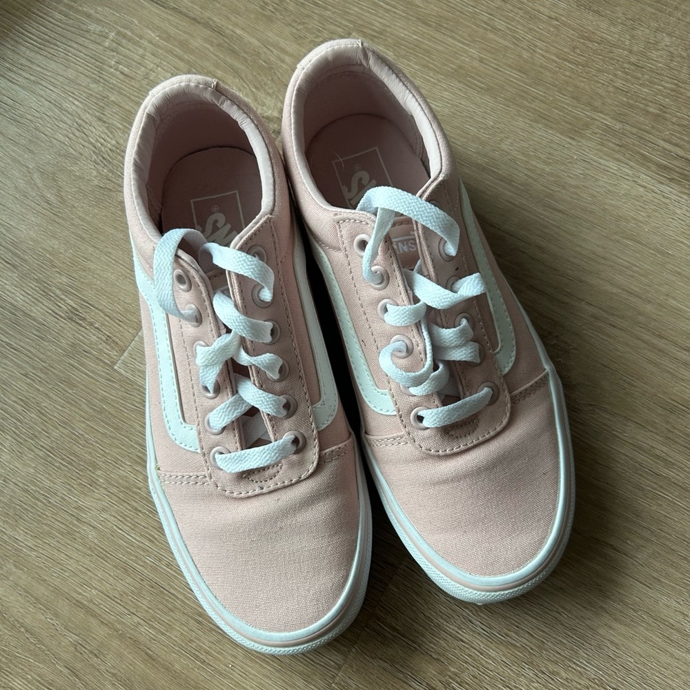 NWOT Vans Old Skool Sneakers